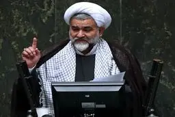 عضو فراکسیون روحانیت: انگ های روحانی به رئیسی بخاطر ترس از اعترافات « زم» است!