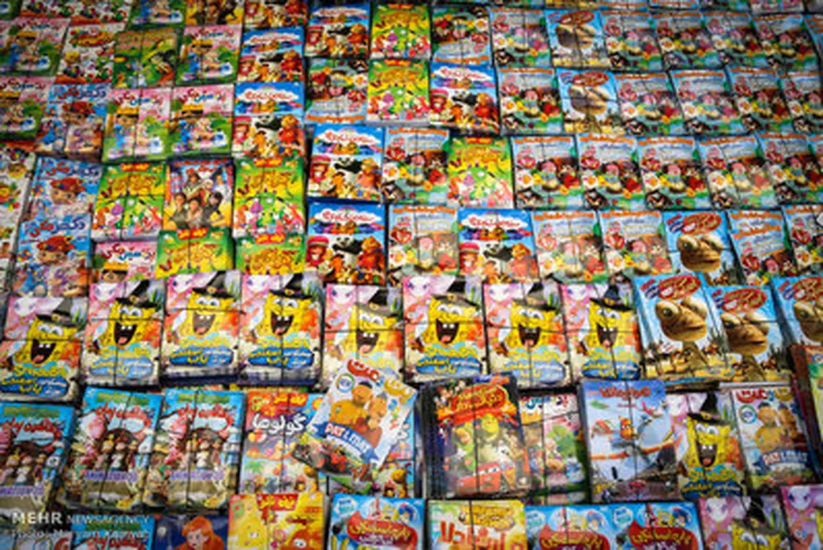 تصاویر جالب از جمع آوری کتاب ها و فیلم های مبتذل
