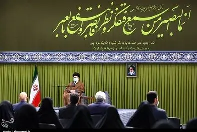 رهبر انقلاب دانشجویان