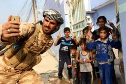 اقدام جالب رزمنده عراقی در عملیات موصل/عکس