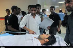 انتقال یکی از مجروحان حادثه تیراندازی دزفول به بیمارستان/تصاویر