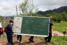 معلم آستارایی اینجوری کلاساشو برگزار میکنه! + عکس