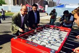 فوتبالدستی رئیس بارسلونا با هواداران/عکس