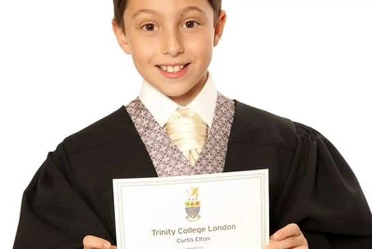 این کودک نابغه موسیقی جهان است/تصاویر