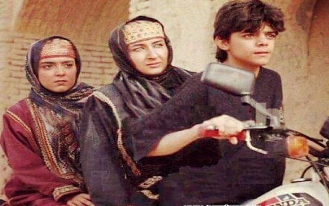 کتایون ریاحی و پرستو گلستانی سوار بر موتورسیکلت
