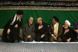 احوالپرسی قالیباف و رهبر انقلاب در حسینیه امام(ره)/عکس