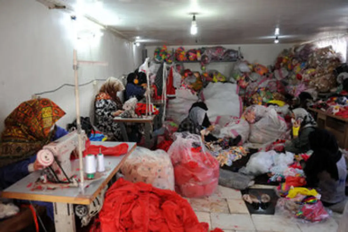 زنان نان آور و عروسک ساز+عکس‌ها