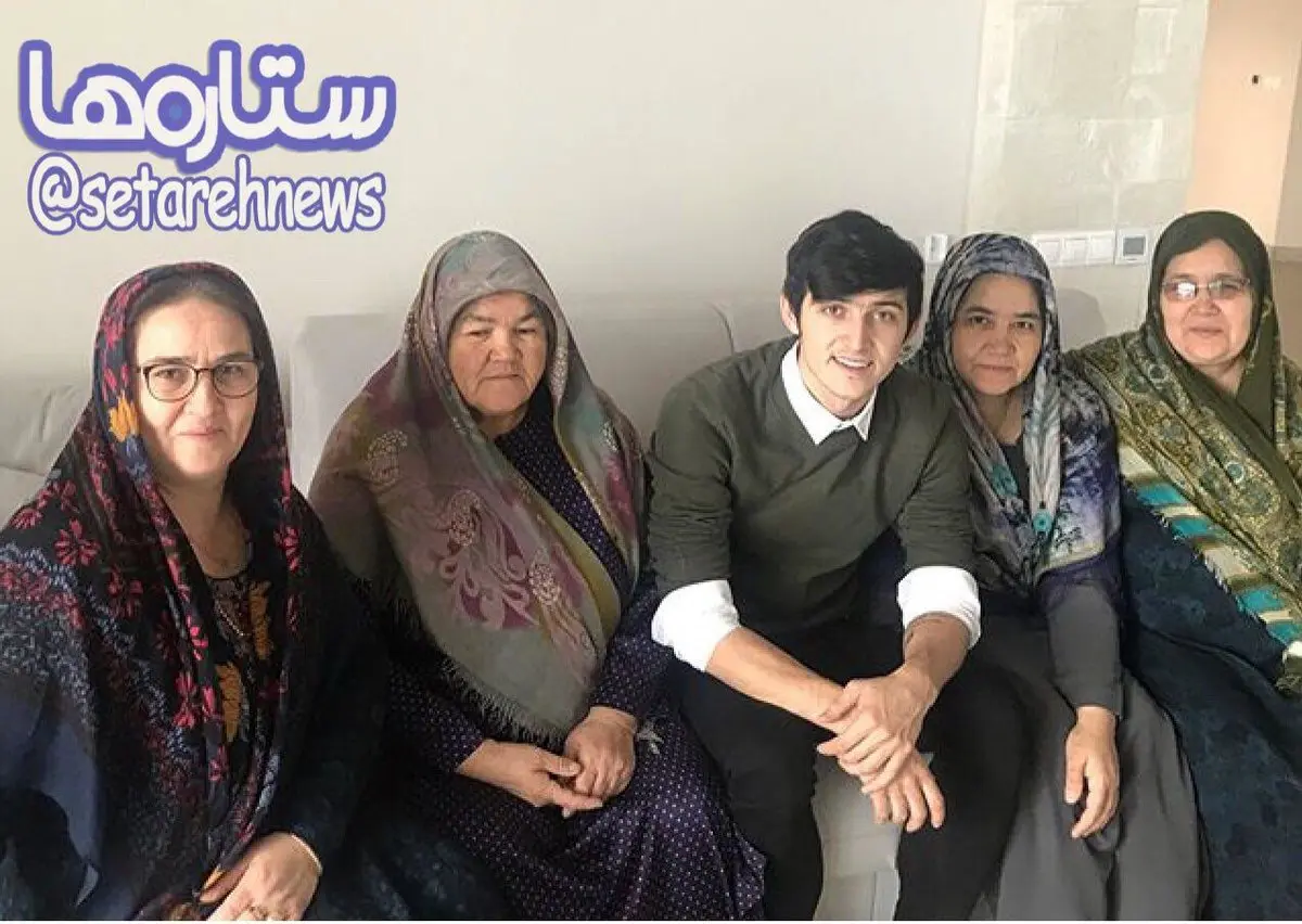 عکس یادگاری سردار آزمون با خاله هایش در روسیه