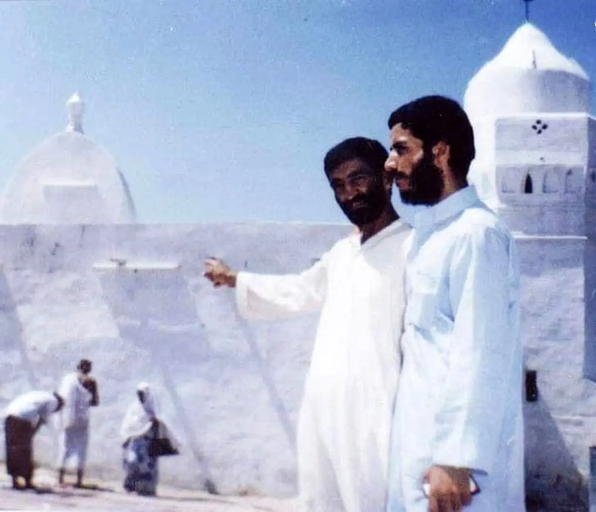 عکس کمتر دیده شده از دو سردار سرافراز در مدینه