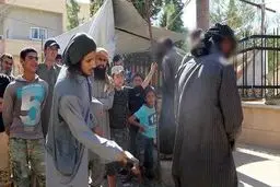 مجازات سیگاری‌های سوریه توسط داعش+عکس