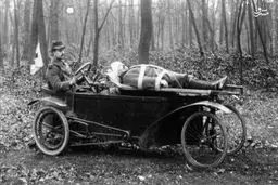 آمبولانس‌های جنگ جهانی اول/عکس