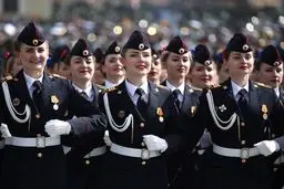 رژه زنان ارتش روسیه در روز ملی پیروزی/عکس