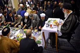 سفره افطار مسئولان و سران سه قوه در کنار رهبر انقلاب/ عکس