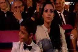 نگاه تمسخر آمیز پسر رونالدو به لیونل مسی/عکس