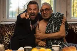 گریم عجیب رضا عطاران و هومن سیدی در پشت صحنه "مصادره"/عکس