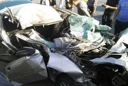 تصادف شدید پژو 206 با کامیونت/تصاویر