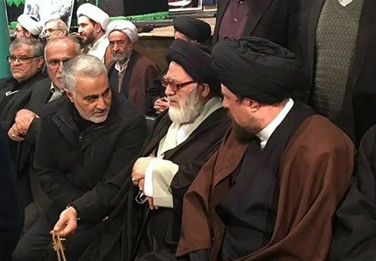 سردار سلیمانی در مراسم وداع با آیت‌الله هاشمی رفسنجانی/عکس