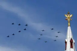 عکس/ قدرت‌نمایی پوتین در میدان سرخ