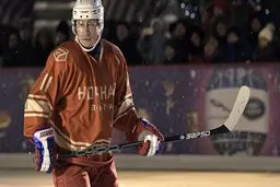 تصاویری از هاکی بازی کردن پوتین در میدان سرخ مسکو