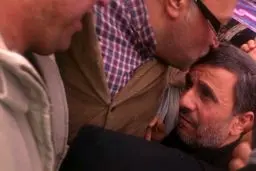 احمدی نژاد بعد از خبر فوت مادرش+عکس