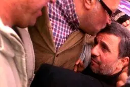 احمدی نژاد بعد از خبر فوت مادرش+عکس