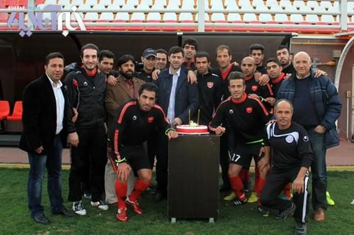 جشن تولد کریم باقری با حضور اعضای تیم پرسپولیس/ عکس