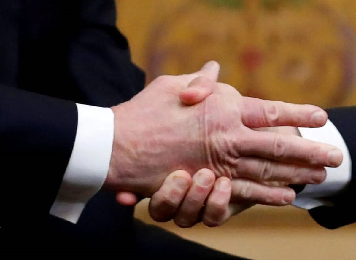 عکس  دیده نشده از زور آزمایی ماکرون با ترامپ / تصاویر