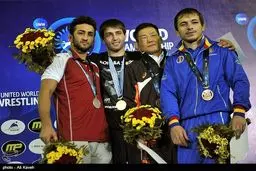 مدال نقره، برای کشتی‌گیر وزن 65 کیلوگرم/ عکس