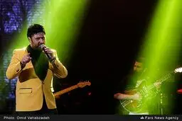 تیپ متفاوت علیزاده در شب کنسرتش/ عکس