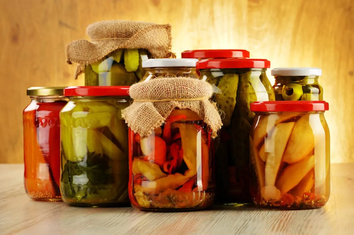 آیا باید حتما همراه غذایمان ترشی بخوریم؟!