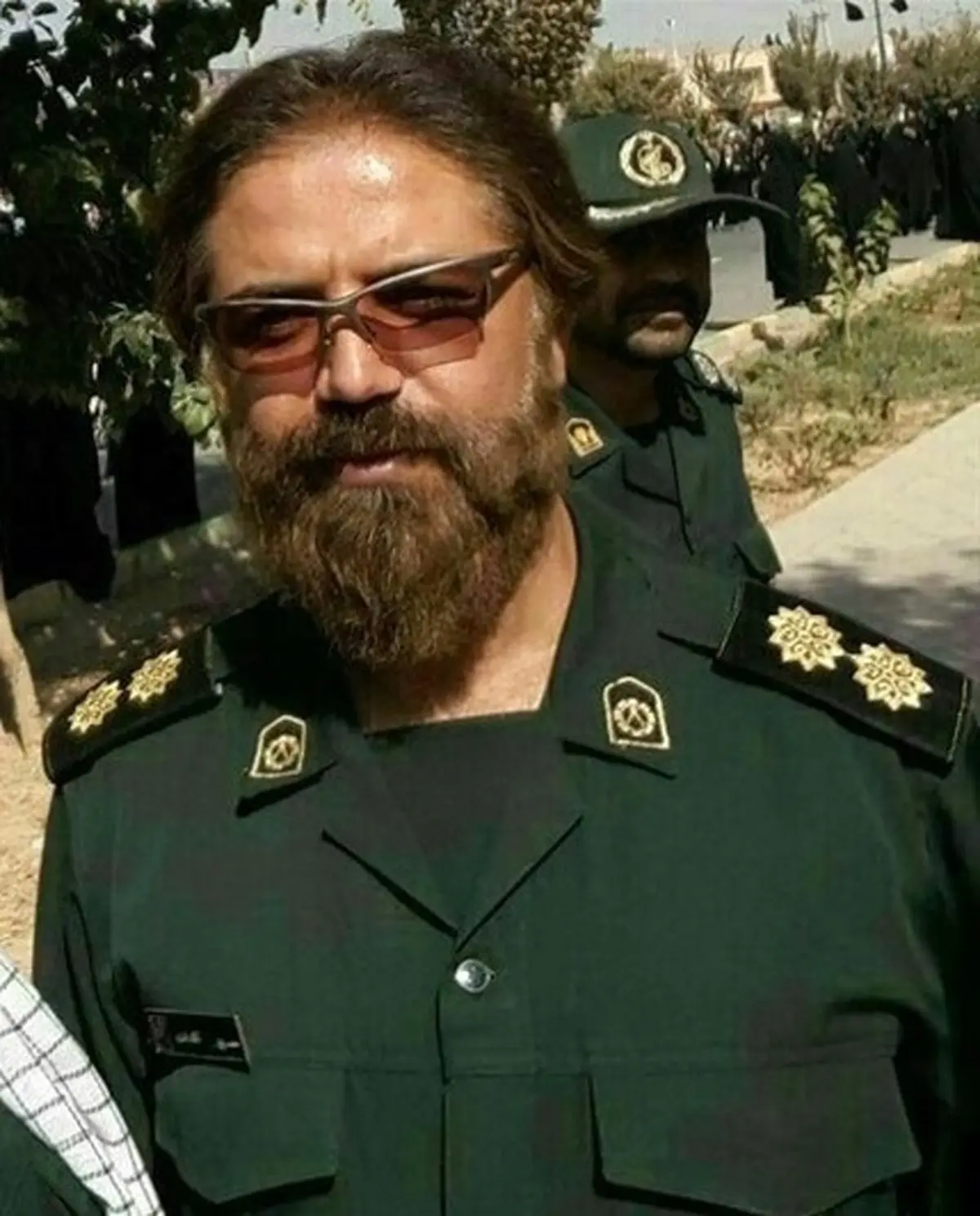 صحنه ای عجیب از همسر شهید مدافع حرم مقابل تابوت شوهرش+ تصویر