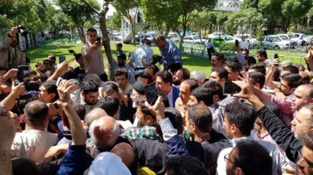 رئیس در شهر ری رای داد/ عکس