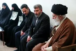 دیدار خانواده شهدای ناآرامی‌های بهمن ماه با رهبر انقلاب/تصاویر