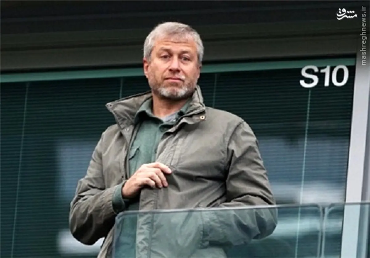 مالک میلیاردر شاهد تحقیر آبی‌ها/ عکس