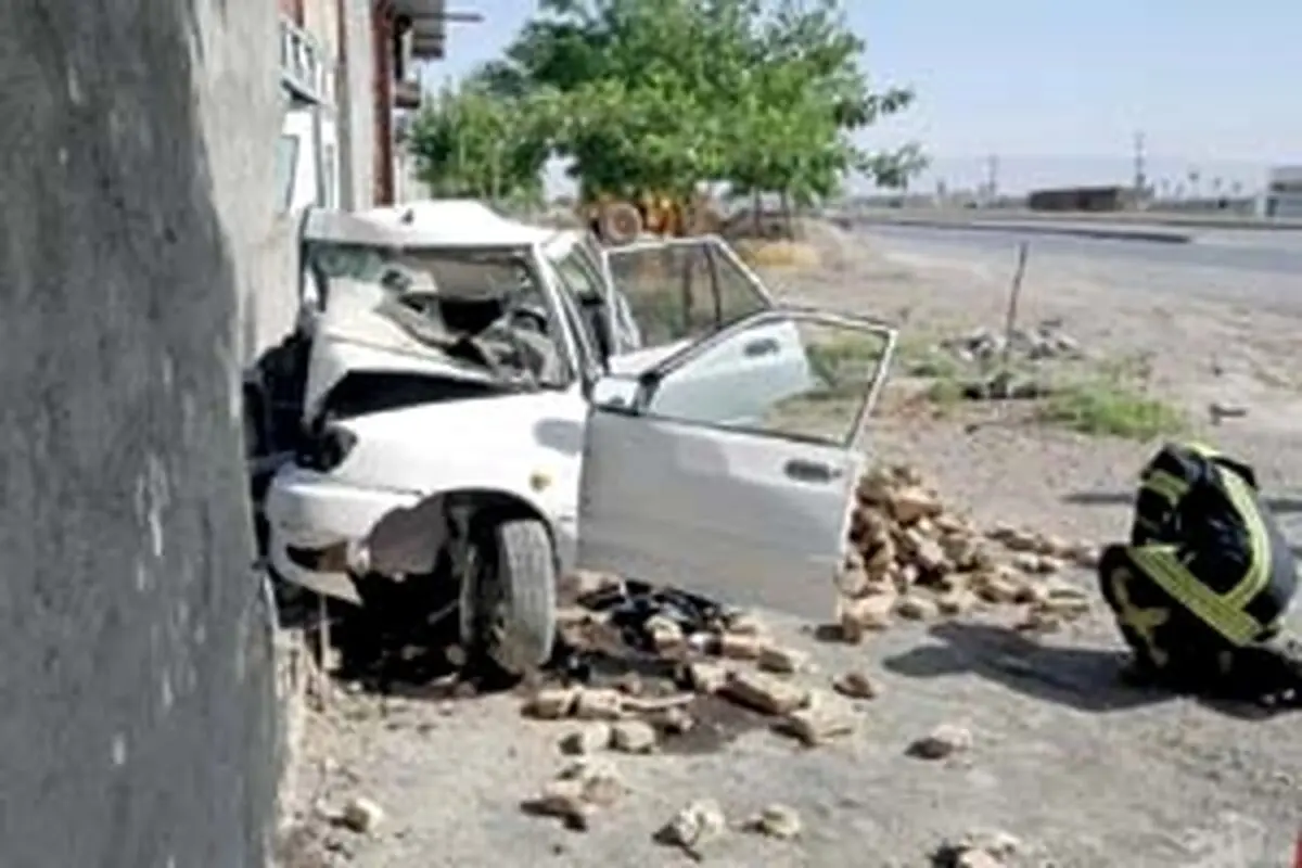 آخر و عاقبت برخورد پراید با دیوار/تصویر