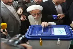 رای دادن آیت‌الله جنتی/عکس
