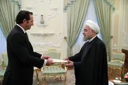 تقدیم استوارنامه سفرای شش کشور به روحانی/تصاویر