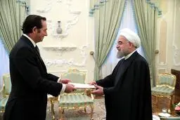 تقدیم استوارنامه سفرای شش کشور به روحانی/تصاویر