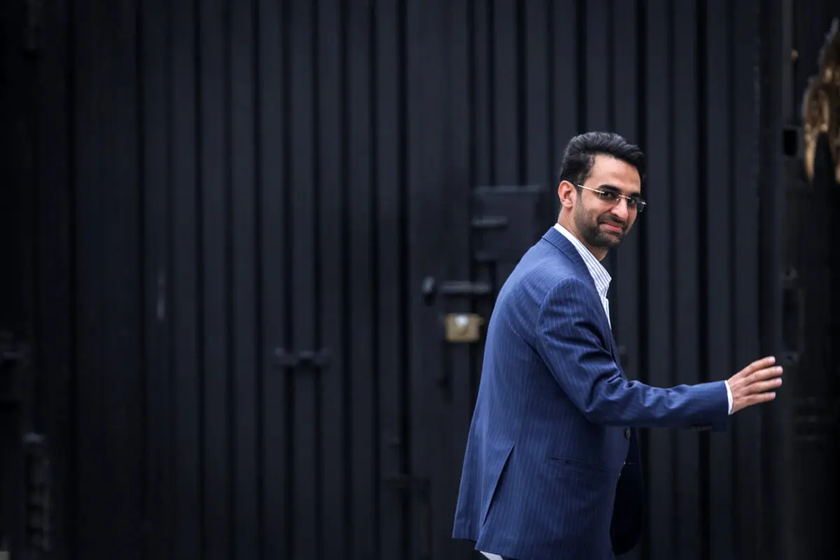 تصاویر / لبخند وزیر جوان به دوربین ها