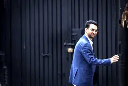 تصاویر / لبخند وزیر جوان به دوربین ها