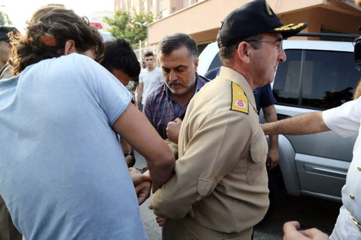 بازداشت یکی از عوامل کودتای نافرجام در ترکیه/ عکس