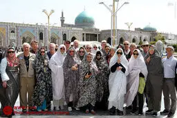 تصاویر حضور گردشگران خارجی در حرم امام رضا(ع)