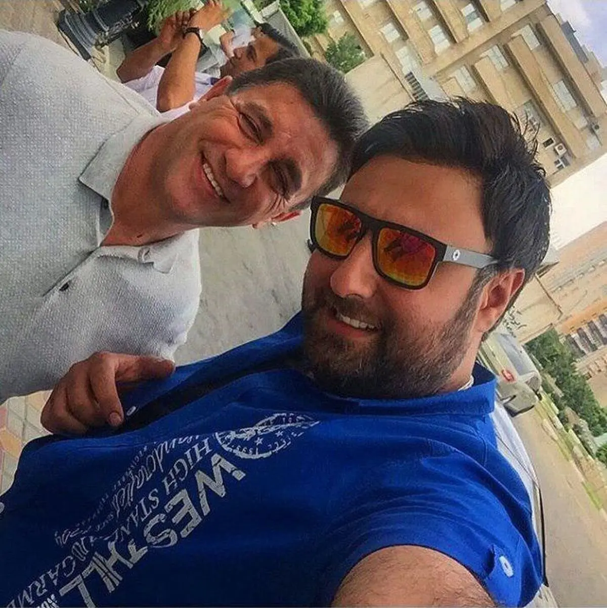 سلفی خواننده معروف با امیر قلعه نویی/ عکس