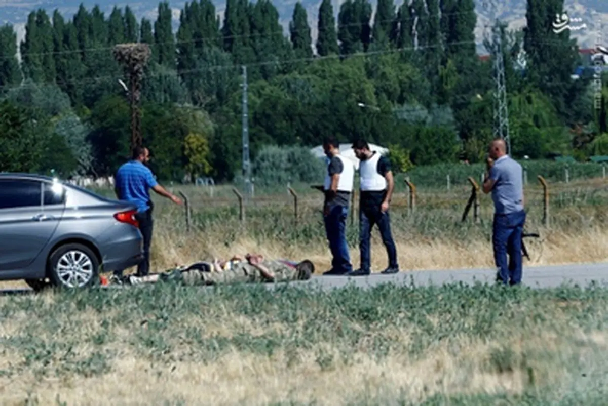 فرار کودتاچیان با لباس شخصی / تصاویر