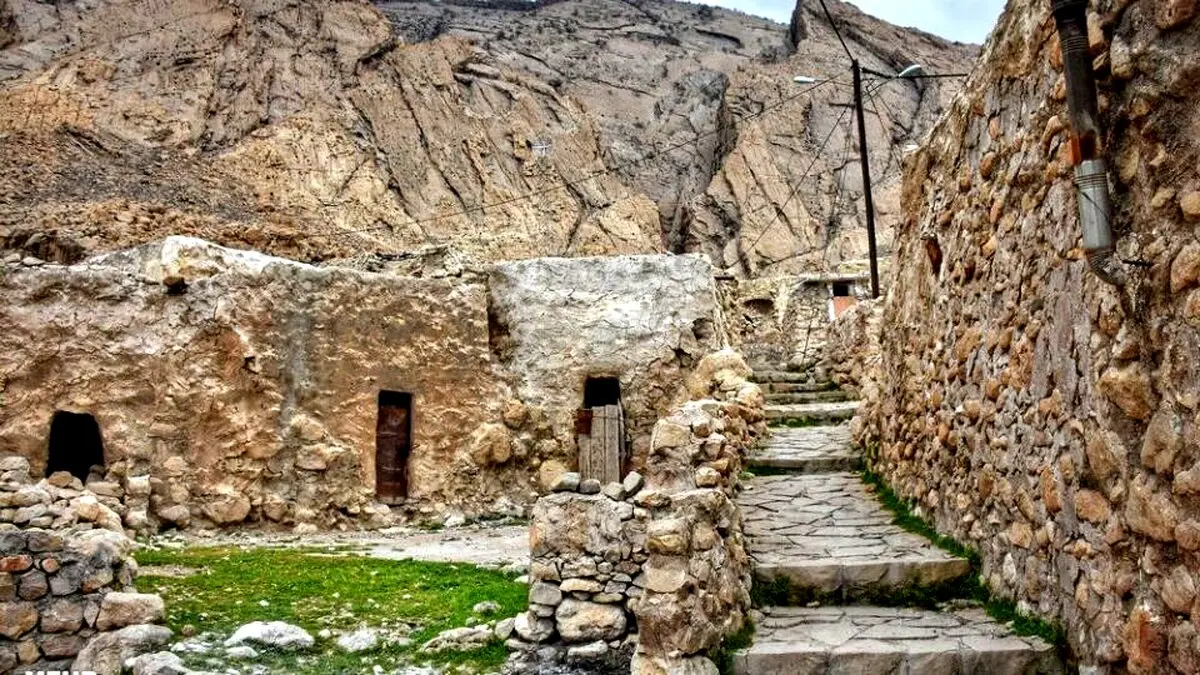 تصاویری جالب از زندگی در دل سنگ و دامنه کوه لنگر