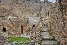 تصاویری جالب از زندگی در دل سنگ و دامنه کوه لنگر