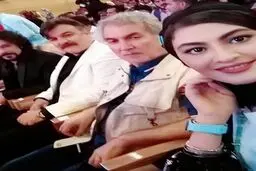 وقتی کارگردان «بانوی عمارت» جایزه‌اش را به مریم مومن تقدیم می‌کند