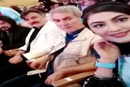 وقتی کارگردان «بانوی عمارت» جایزه‌اش را به مریم مومن تقدیم می‌کند