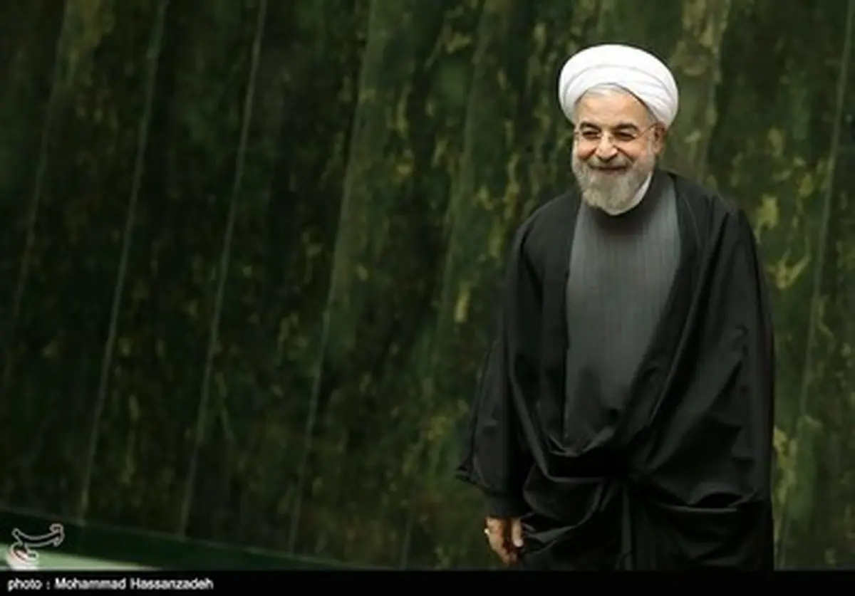 لبخندهای حسن روحانی در صحن علنی مجلس/ تصاویر