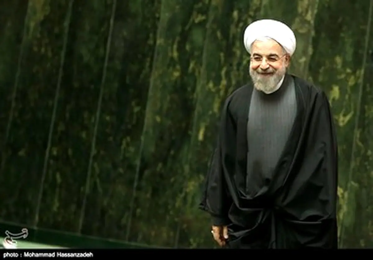 لبخندهای حسن روحانی در صحن علنی مجلس/ تصاویر